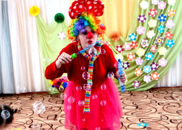 «Карамелька на празднике у детей».