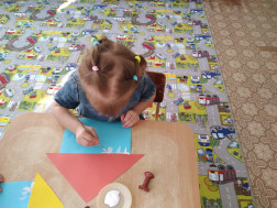 «Повисли с крыши сосульки-льдинки».