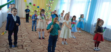 «Хоттабыч на празднике у мам».