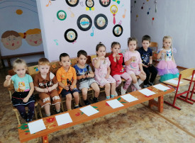 Готовимся к празднику осени Готовимся к празднику осени.