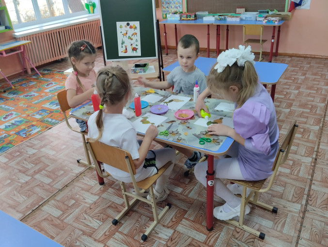 Аппликация из листьев Аппликация из листьев.