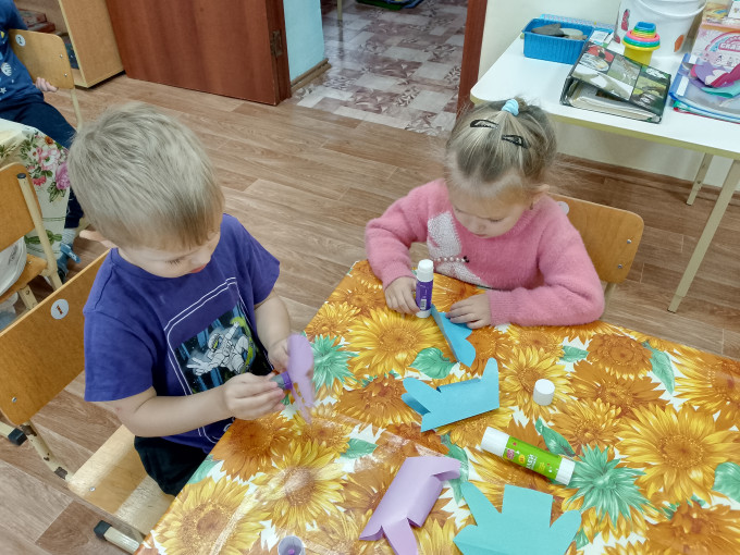 "Зайчики на пальчики" "Зайчики на пальчики".